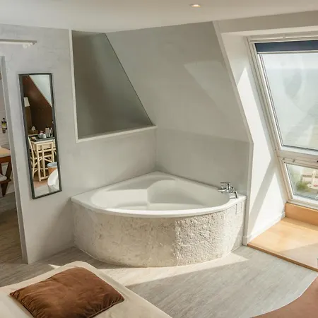 فندق Logis Du Casino Restaurant Le Mathelia 3*