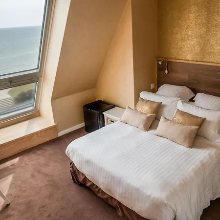 Logis Du Casino Restaurant Le Mathelia 3*