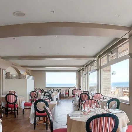 فندق Logis Du Casino Restaurant Le Mathelia 3*