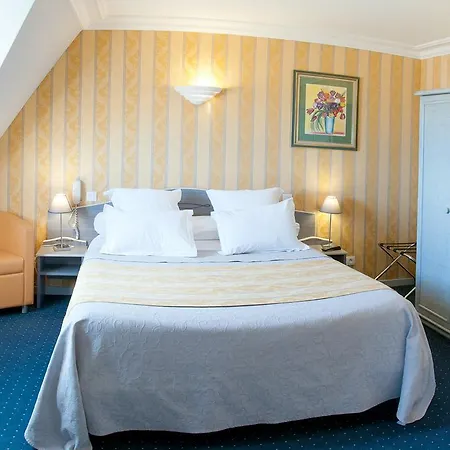 Logis Du Casino Restaurant Le Mathelia