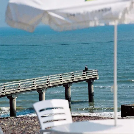 Logis Du Casino Restaurant Le Mathelia Hotel Vierville-sur-Mer