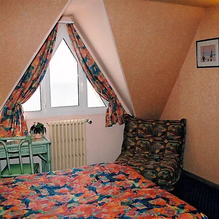 Logis Du Casino Restaurant Le Mathelia 3*