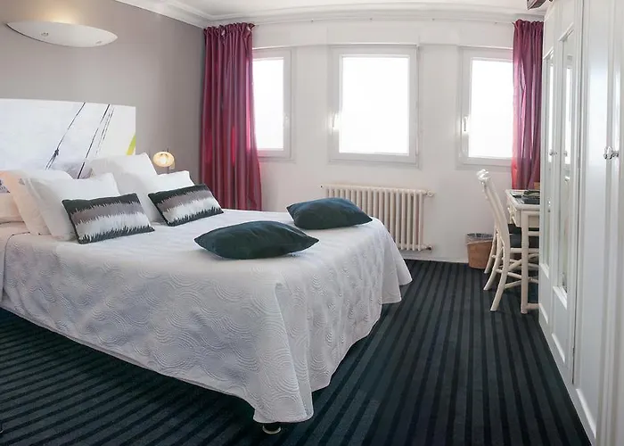 Hotel Logis Du Casino 3*