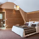 Logis Du Casino Restaurant Le Mathelia 3*