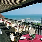 Hotel Logis Du Casino Restaurant Le Mathelia 3*