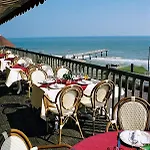 Logis Du Casino Restaurant Le Mathelia 3*