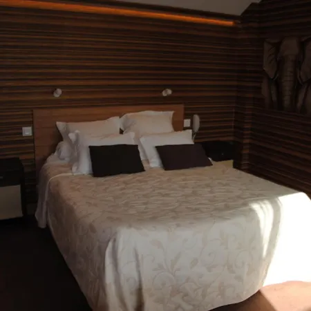 Logis Du Casino Restaurant Le Mathelia ホテル