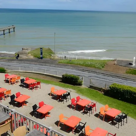 Отель Logis Du Casino Restaurant Le Mathelia Вьервиль-сюр-Мер