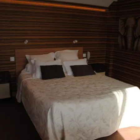 Hotel Logis Du Casino Restaurant Le Mathelia 3*