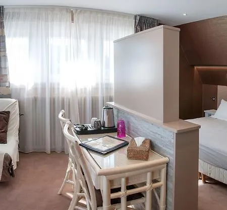 ホテル Logis Du Casino Restaurant Le Mathelia