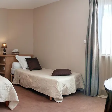 ホテル Logis Du Casino Restaurant Le Mathelia 3*