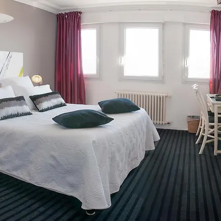 ホテル Logis Du Casino Restaurant Le Mathelia 3*