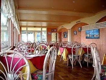 Logis Du Casino Restaurant Le Mathelia ホテル ヴィエルヴィル・シュル・メール