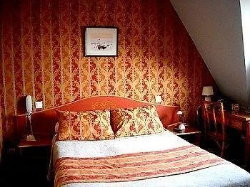 Logis Du Casino Restaurant Le Mathelia ホテル 3*