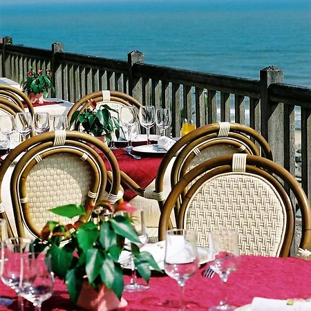 Logis Du Casino Restaurant Le Mathelia 3*