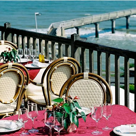 Отель Logis Du Casino Restaurant Le Mathelia Вьервиль-сюр-Мер