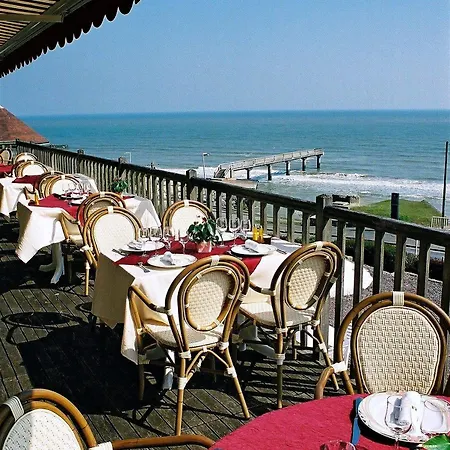 Logis Du Casino Restaurant Le Mathelia 3*