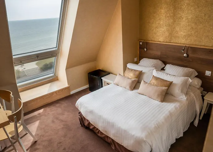 Logis Du Casino Restaurant Le Mathelia 3*