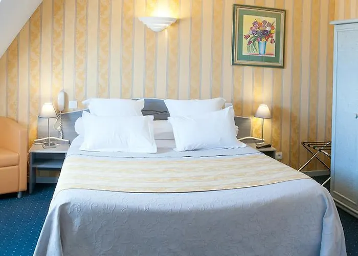 Logis Du Casino Restaurant Le Mathelia