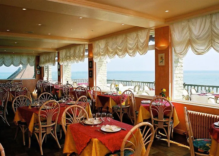 Logis Du Casino Restaurant Le Mathelia Hotel 3*