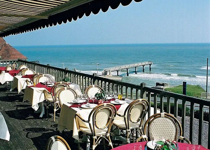 Hotel Logis Du Casino Restaurant Le Mathelia 3*